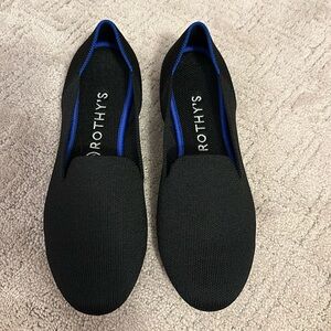 Like new Rothy’s women’s black Loafer size 9